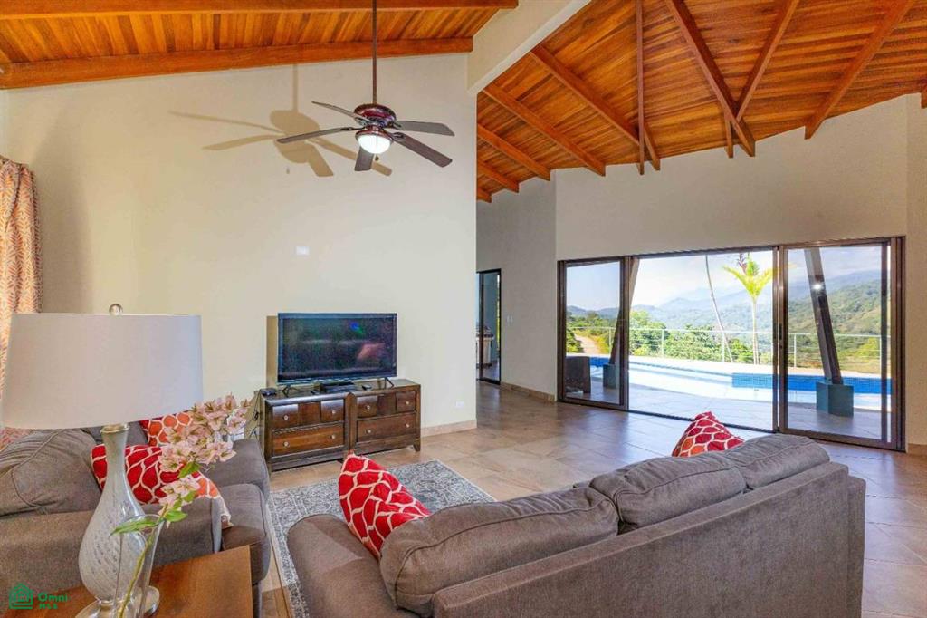 Affordable Chontales Home with Mountain and Ocean View , Puerto Cortés, Osa, Puntarenas