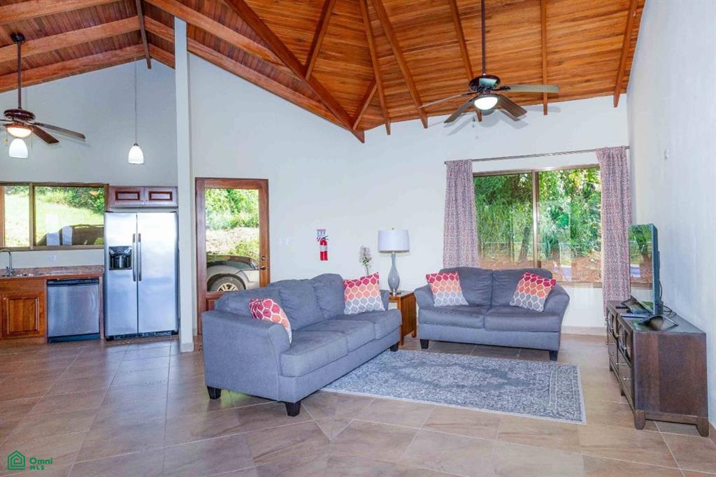 Affordable Chontales Home with Mountain and Ocean View , Puerto Cortés, Osa, Puntarenas