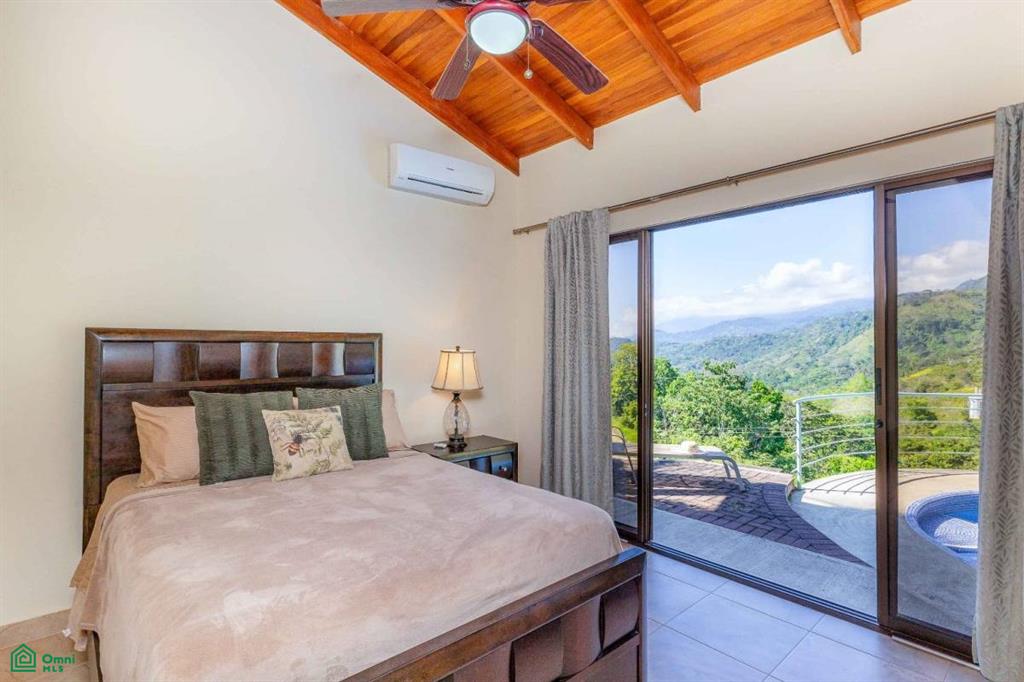Affordable Chontales Home with Mountain and Ocean View , Puerto Cortés, Osa, Puntarenas