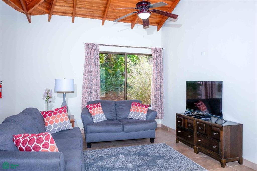 Affordable Chontales Home with Mountain and Ocean View , Puerto Cortés, Osa, Puntarenas