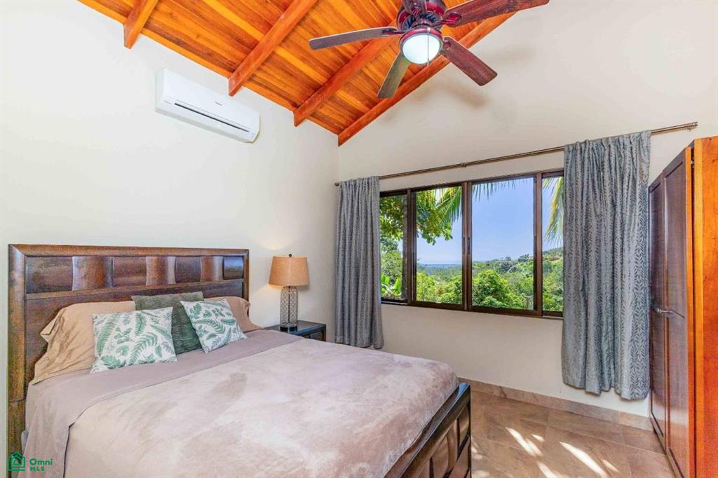 Affordable Chontales Home with Mountain and Ocean View , Puerto Cortés, Osa, Puntarenas