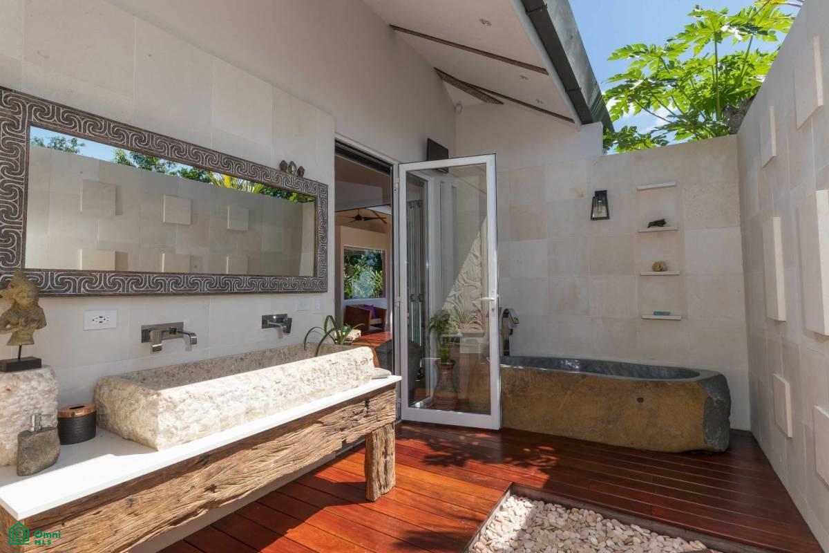 Two-bedroom Luxury Villa in Escaleras , Bahía Ballena, Osa, Puntarenas