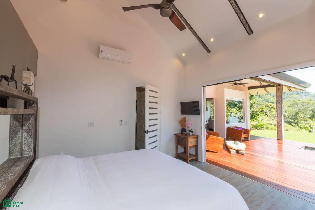 Two-bedroom Luxury Villa in Escaleras , Bahía Ballena, Osa, Puntarenas