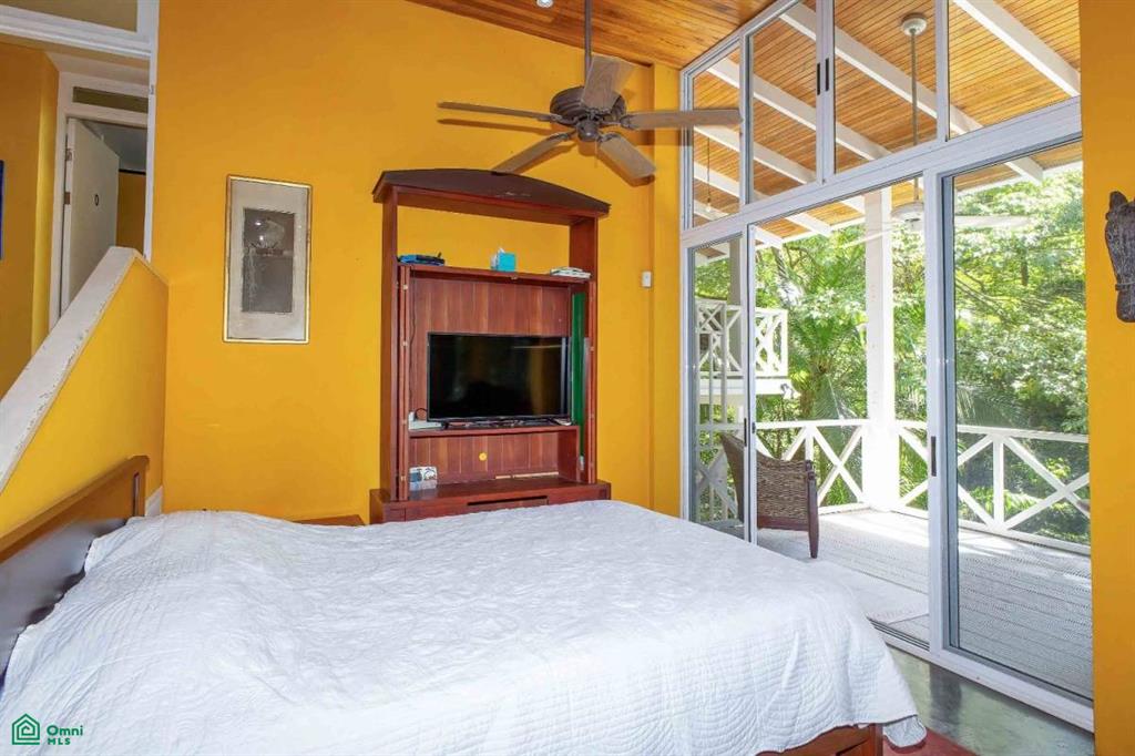 Multi-Level Income Property , Quepos, Quepos, Puntarenas