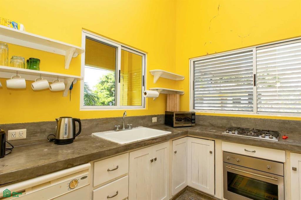 Multi-Level Income Property , Quepos, Quepos, Puntarenas