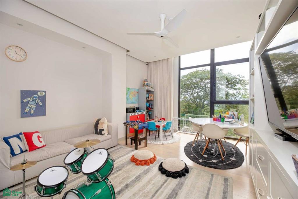 Private Garden Luxury Apartment