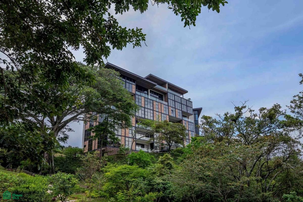 Private Garden Luxury Apartment