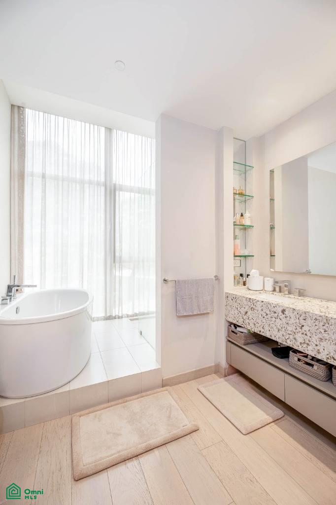 Private Garden Luxury Apartment