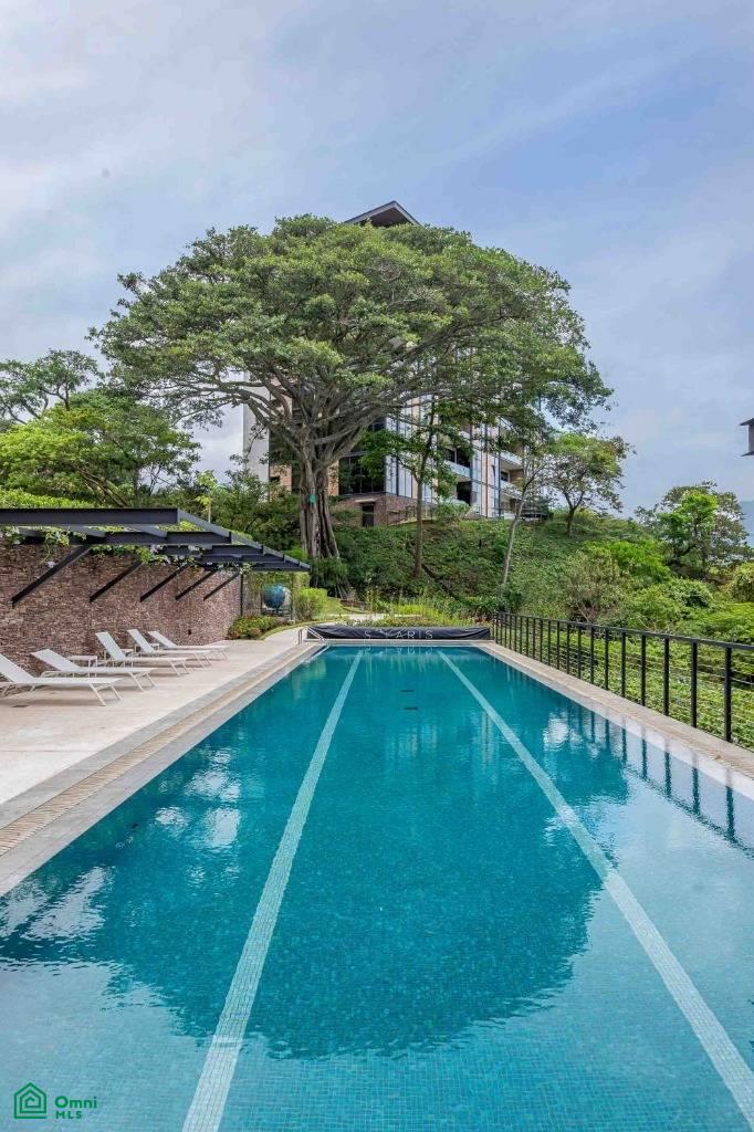 Private Garden Luxury Apartment