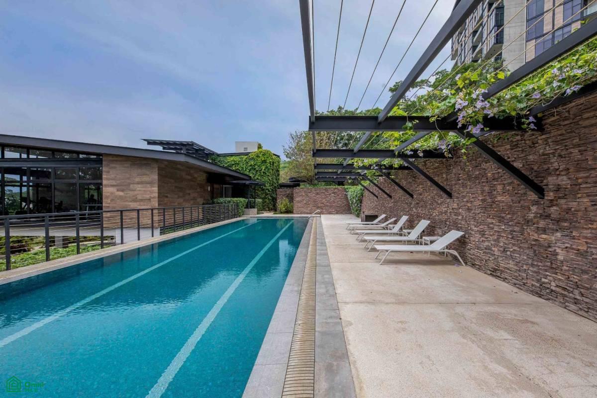 Private Garden Luxury Apartment
