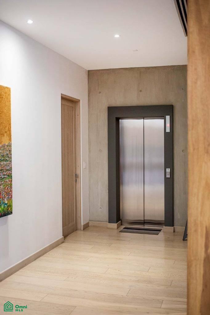 Private Garden Luxury Apartment