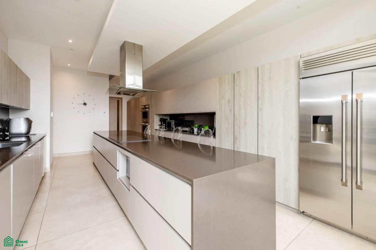 Private Garden Luxury Apartment