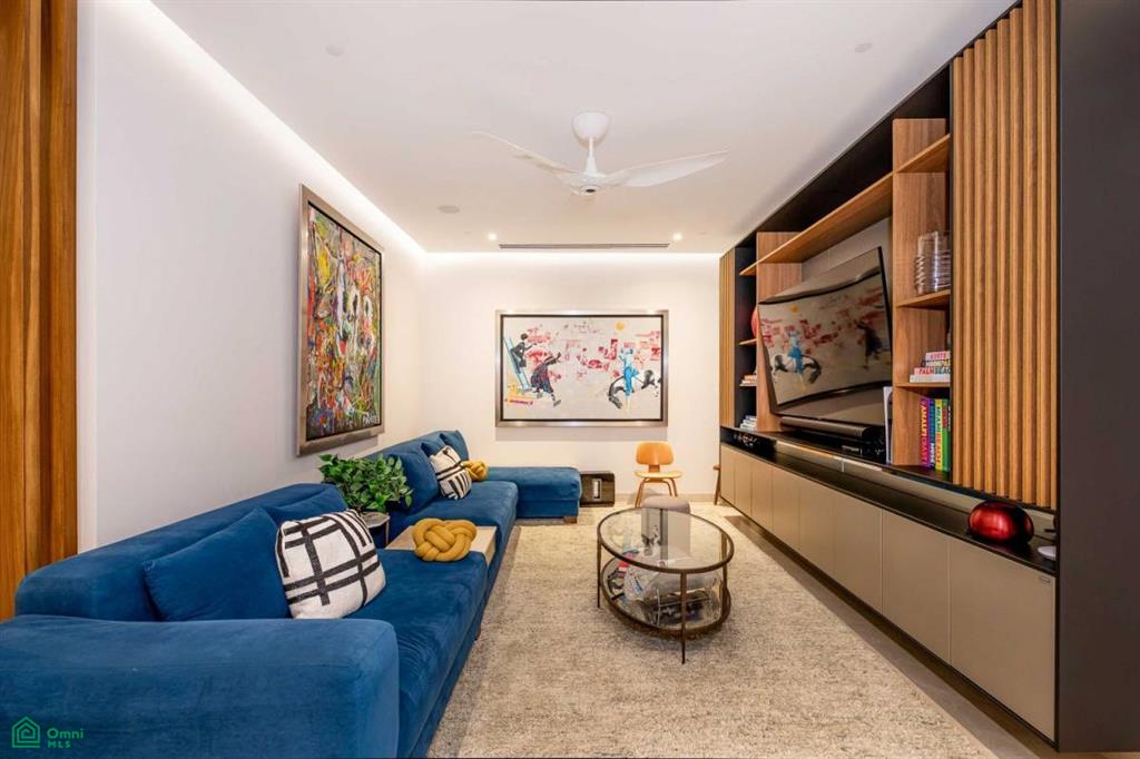 Private Garden Luxury Apartment
