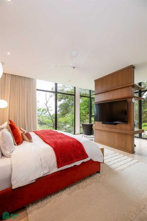 Private Garden Luxury Apartment