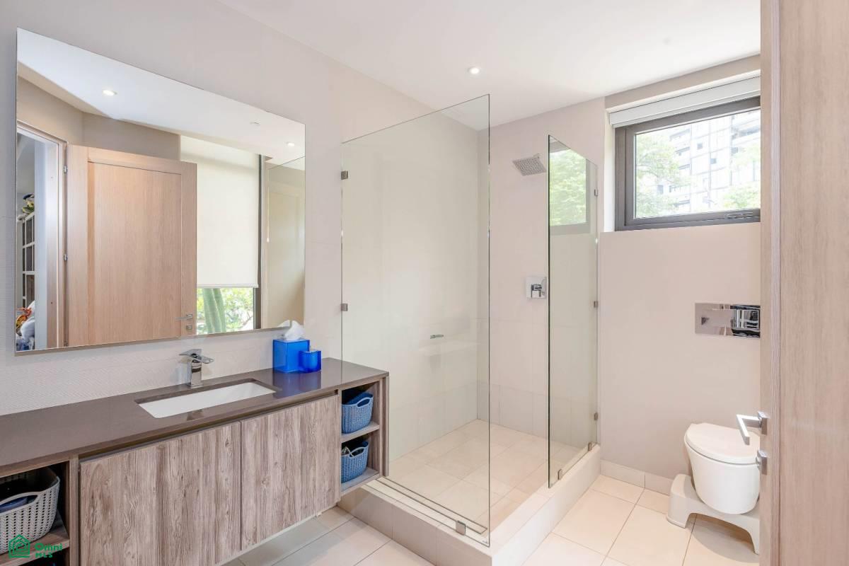 Private Garden Luxury Apartment