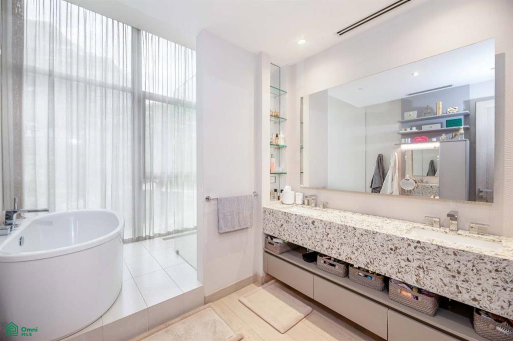 Private Garden Luxury Apartment