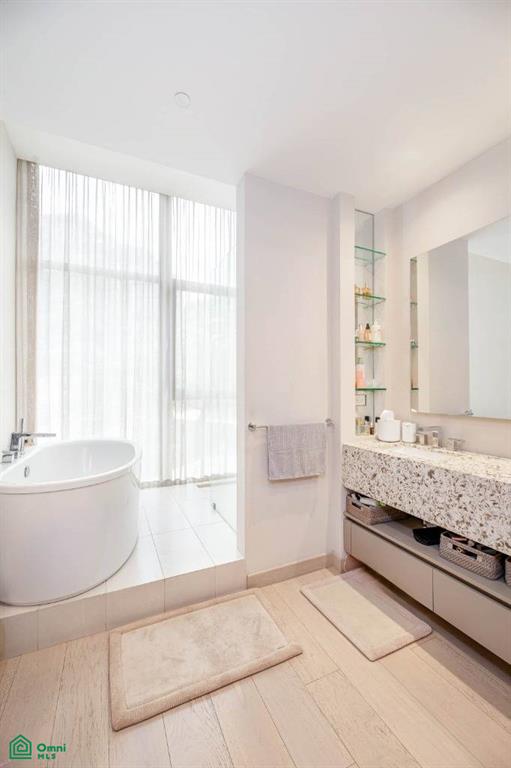 Private Garden Luxury Apartment