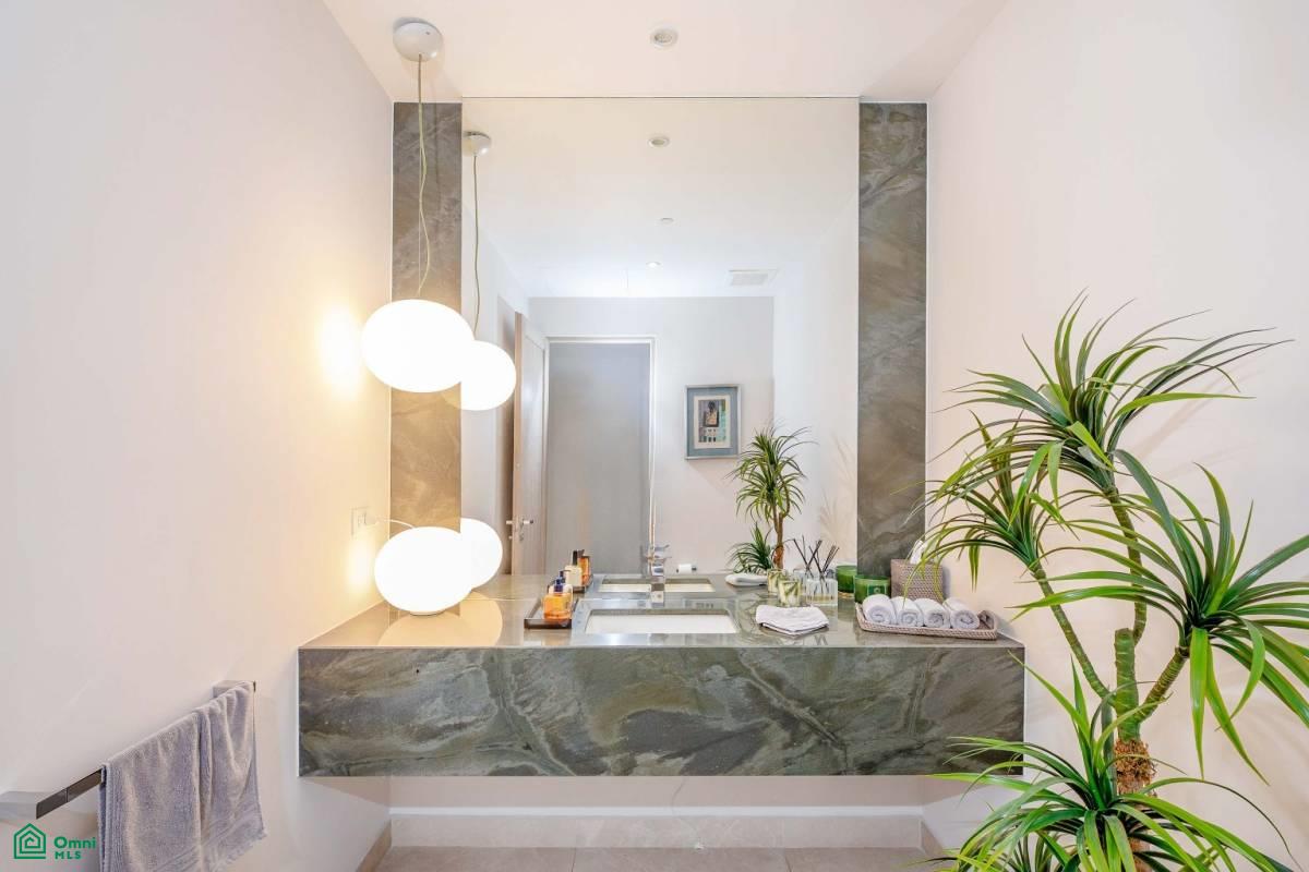 Private Garden Luxury Apartment