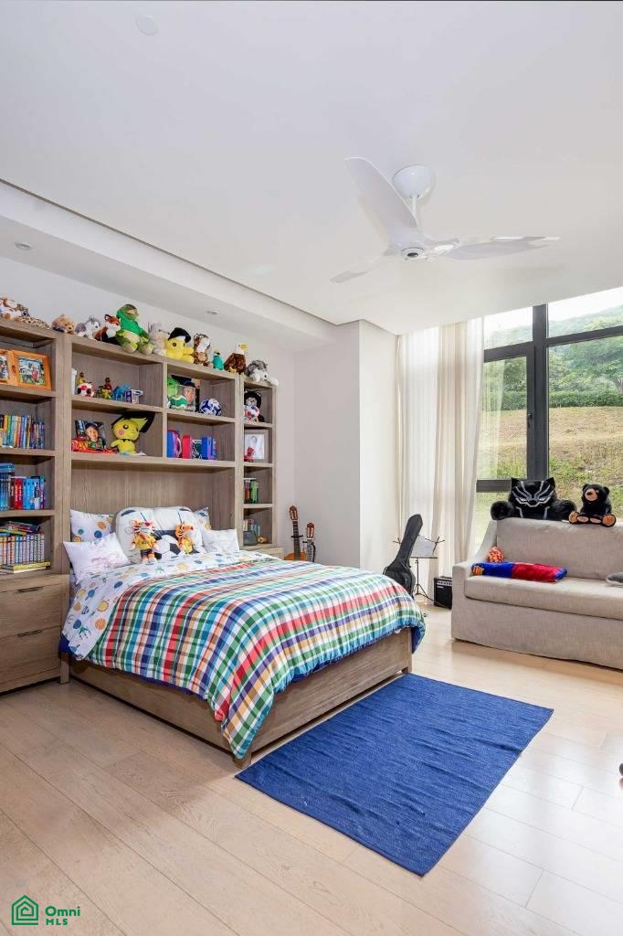 Private Garden Luxury Apartment