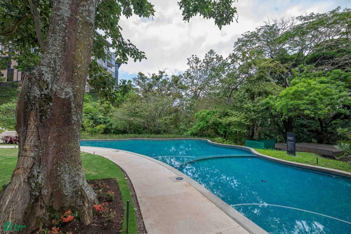 Private Garden Luxury Apartment