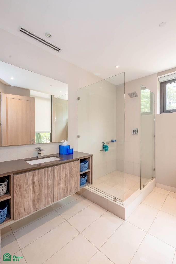 Private Garden Luxury Apartment