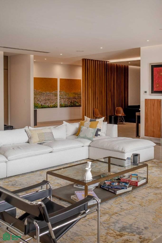Private Garden Luxury Apartment