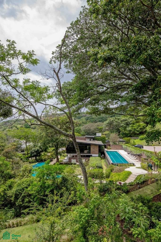 Private Garden Luxury Apartment