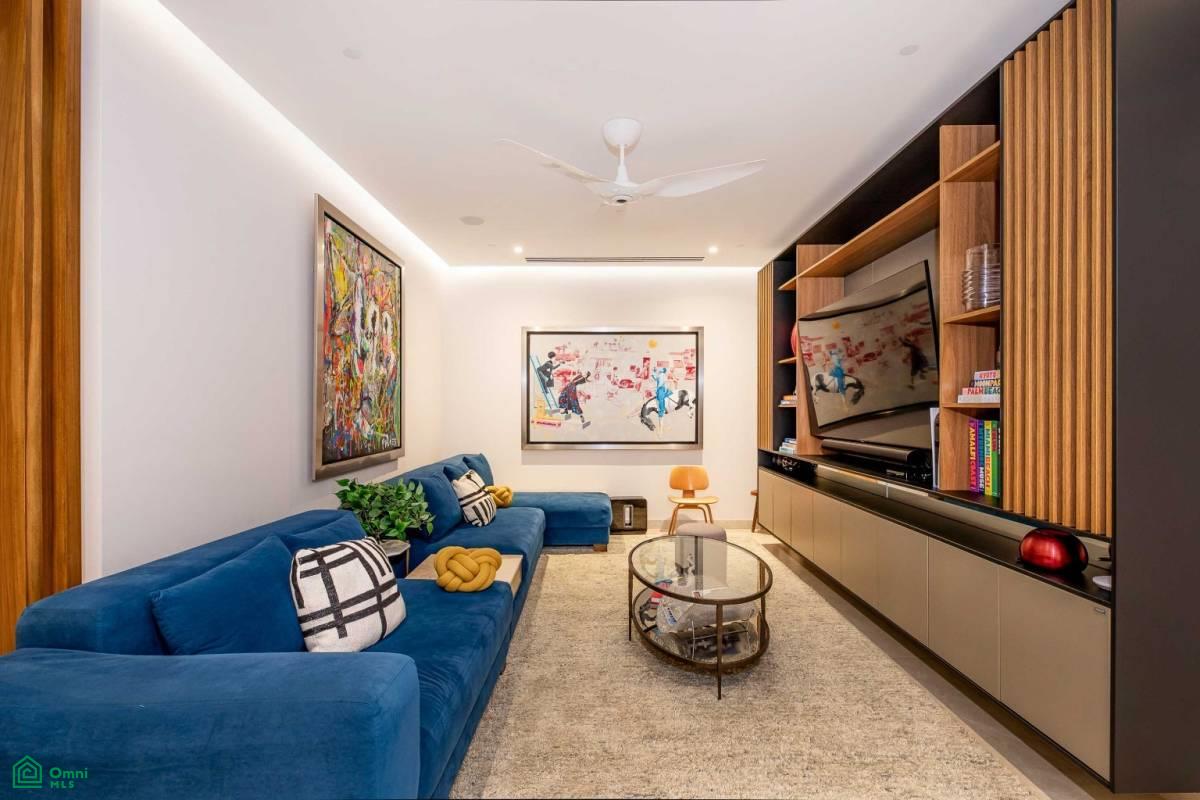 Private Garden Luxury Apartment