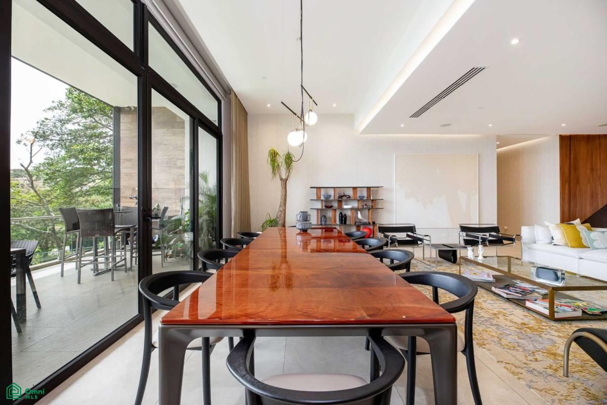 Private Garden Luxury Apartment