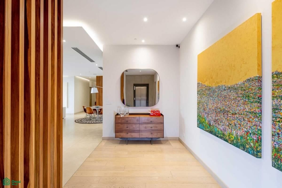 Private Garden Luxury Apartment