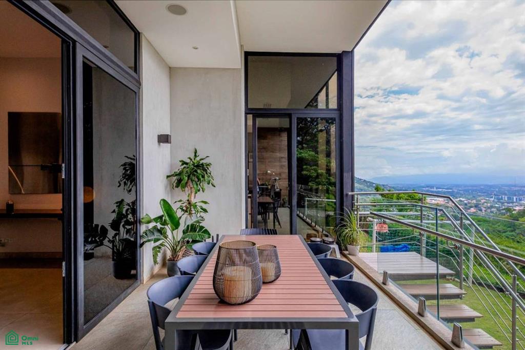 Private Garden Luxury Apartment
