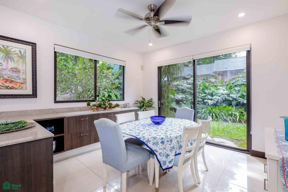 Luxury Family Condo , Santa Ana, Santa Ana, San Jose