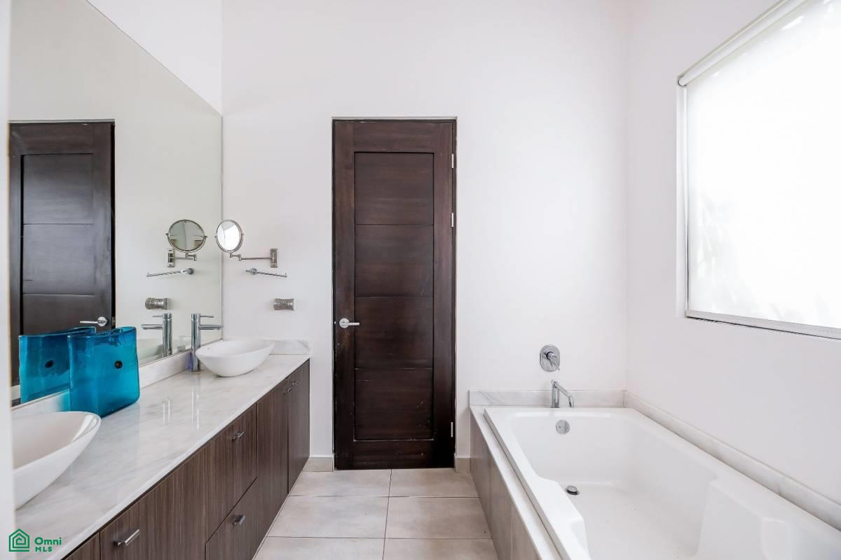 Luxury Family Condo , Santa Ana, Santa Ana, San Jose