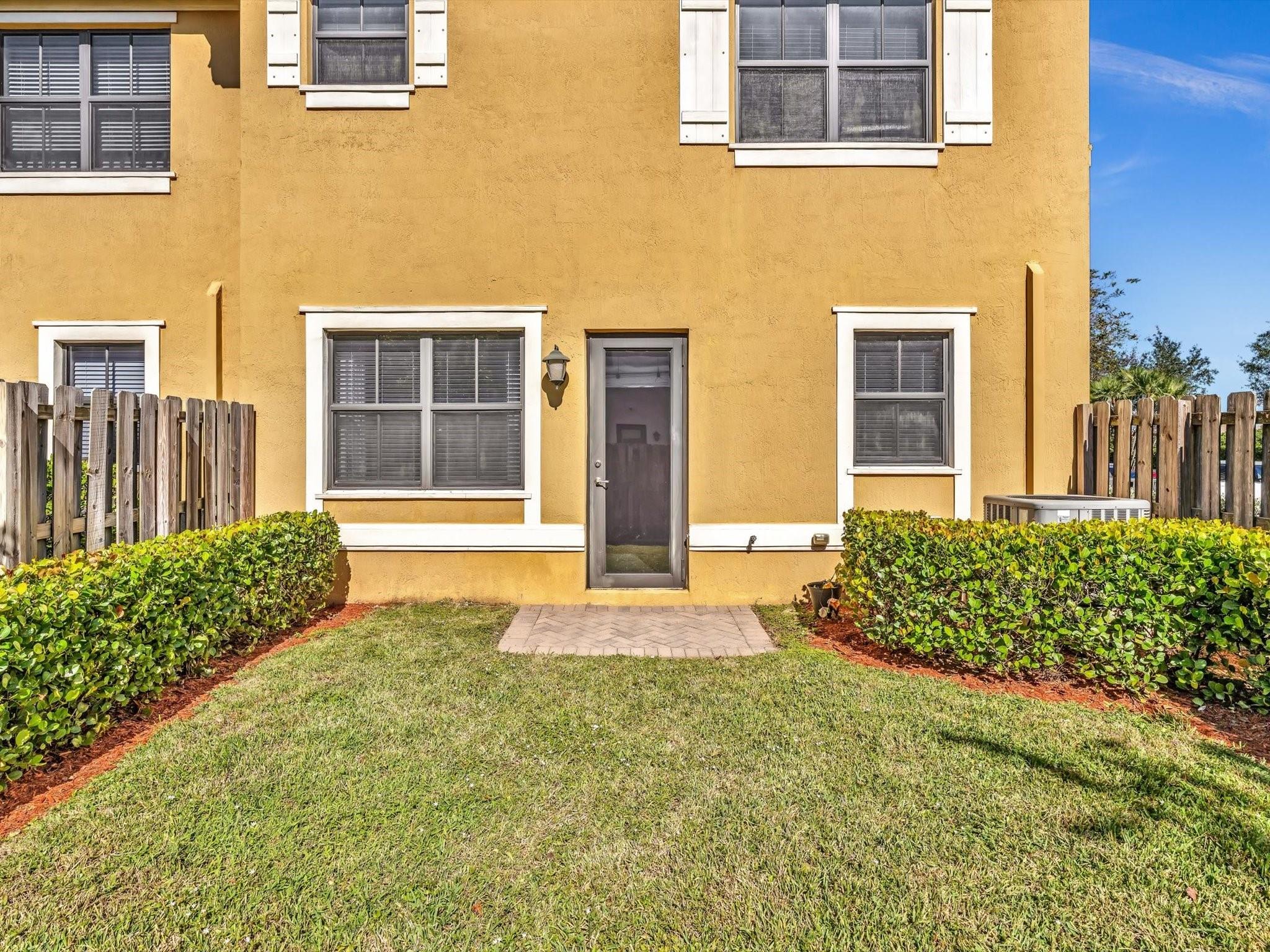 9570 Town Parc Circle N 9570