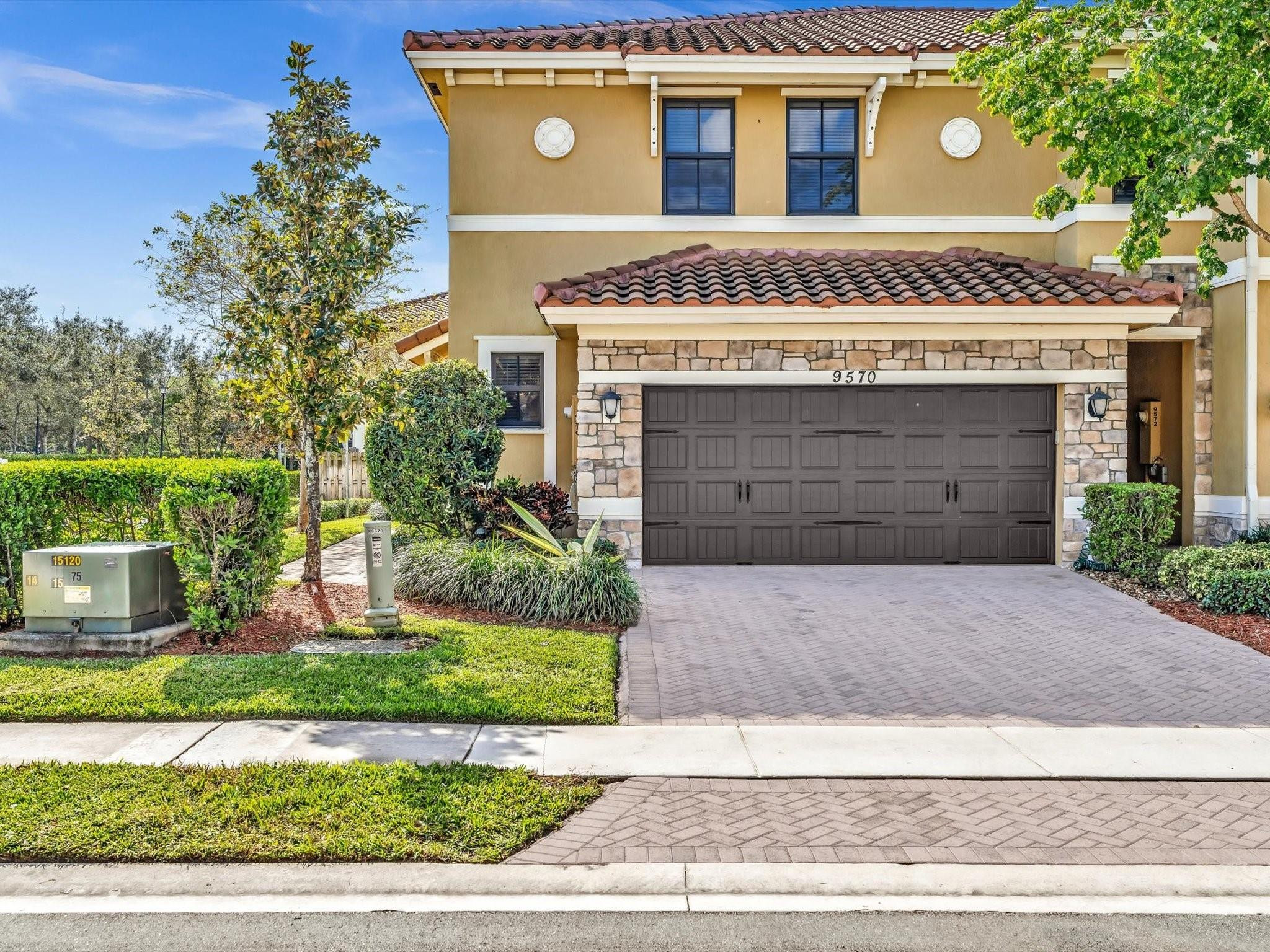 9570 Town Parc Circle N 9570