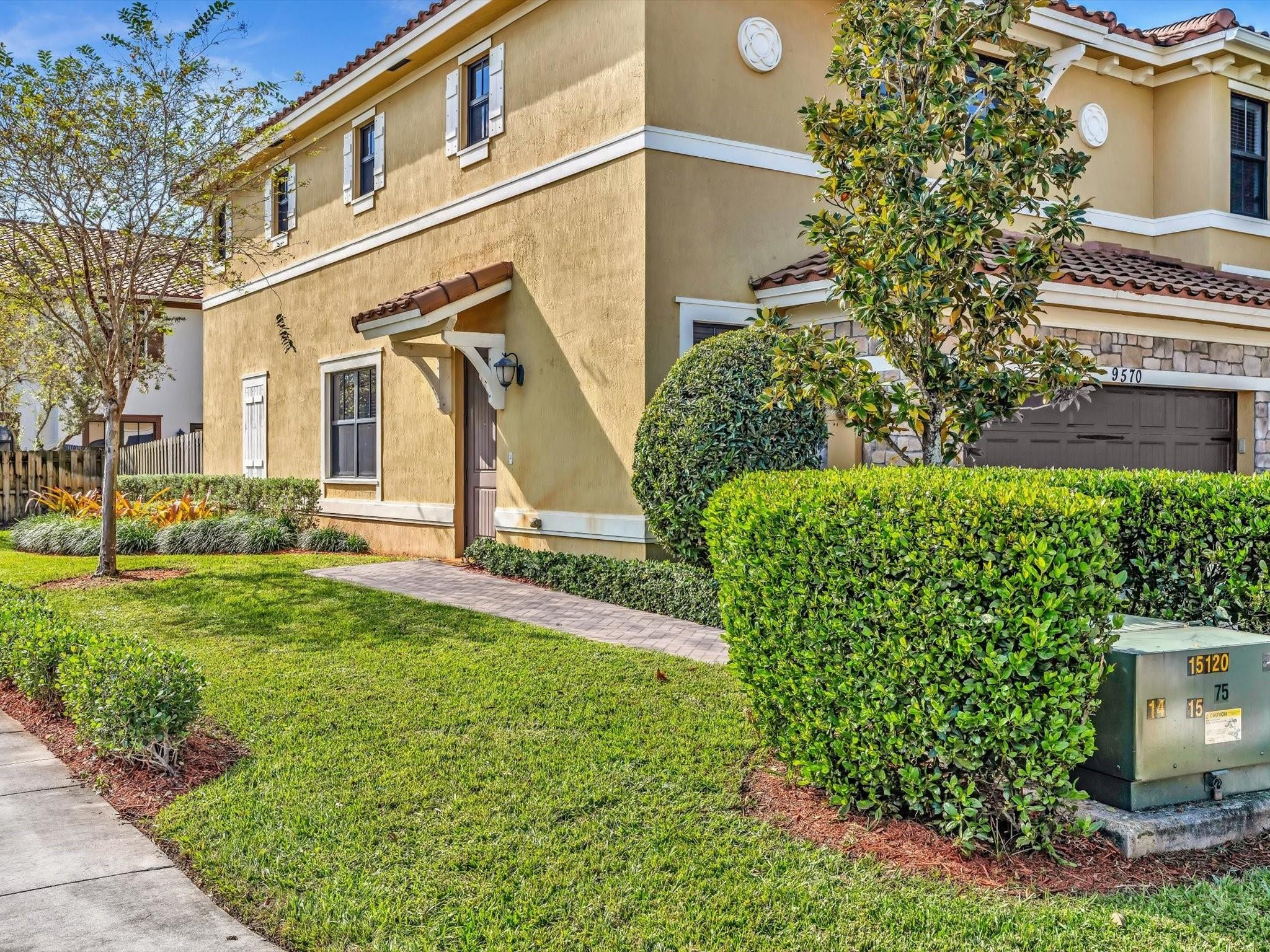 9570 Town Parc Circle N 9570