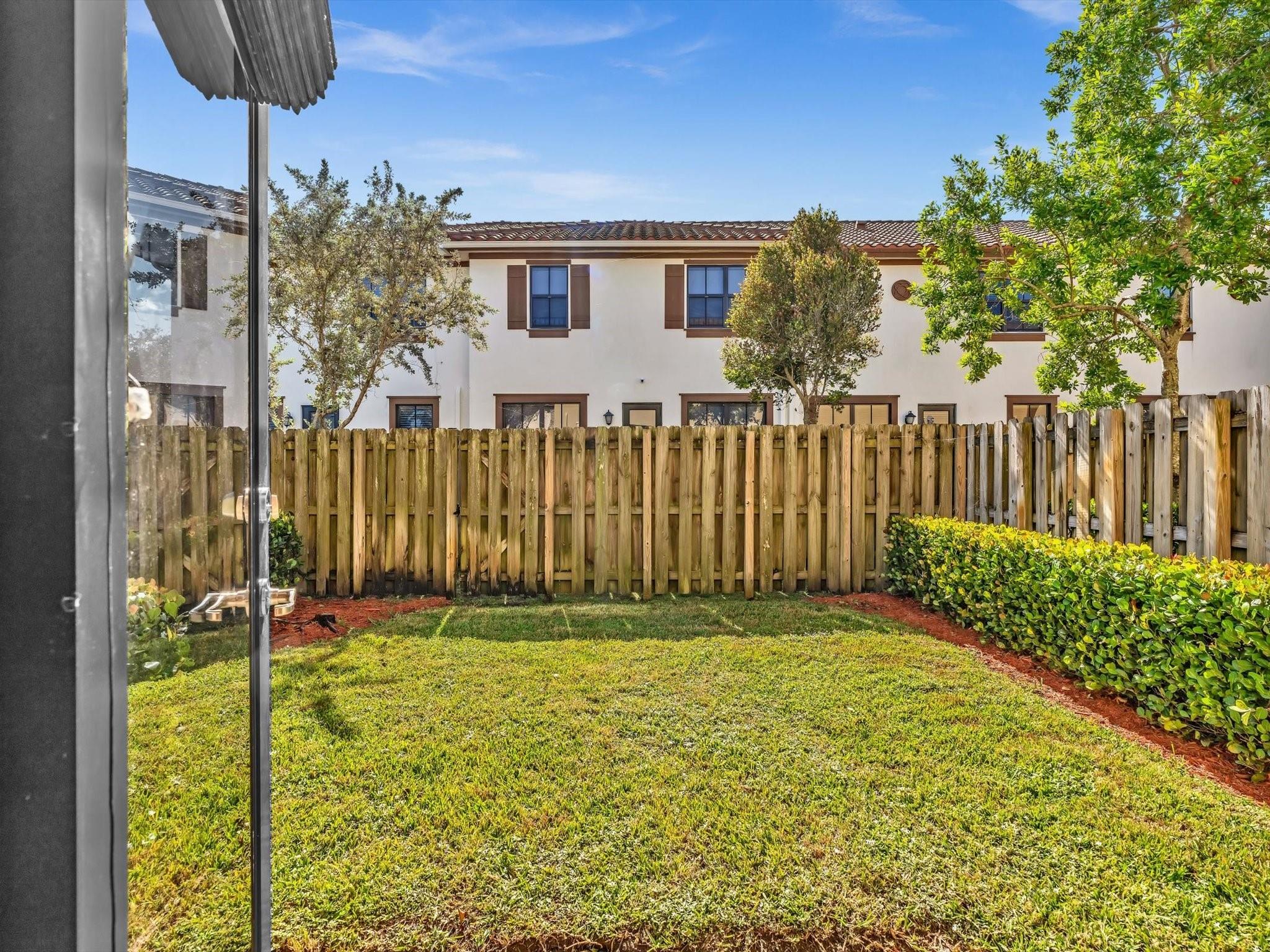 9570 Town Parc Circle N 9570