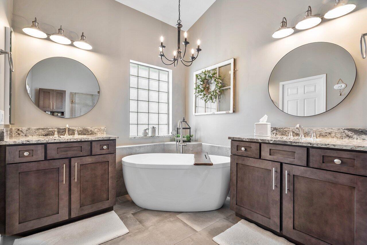 144 Saratoga Boulevard E