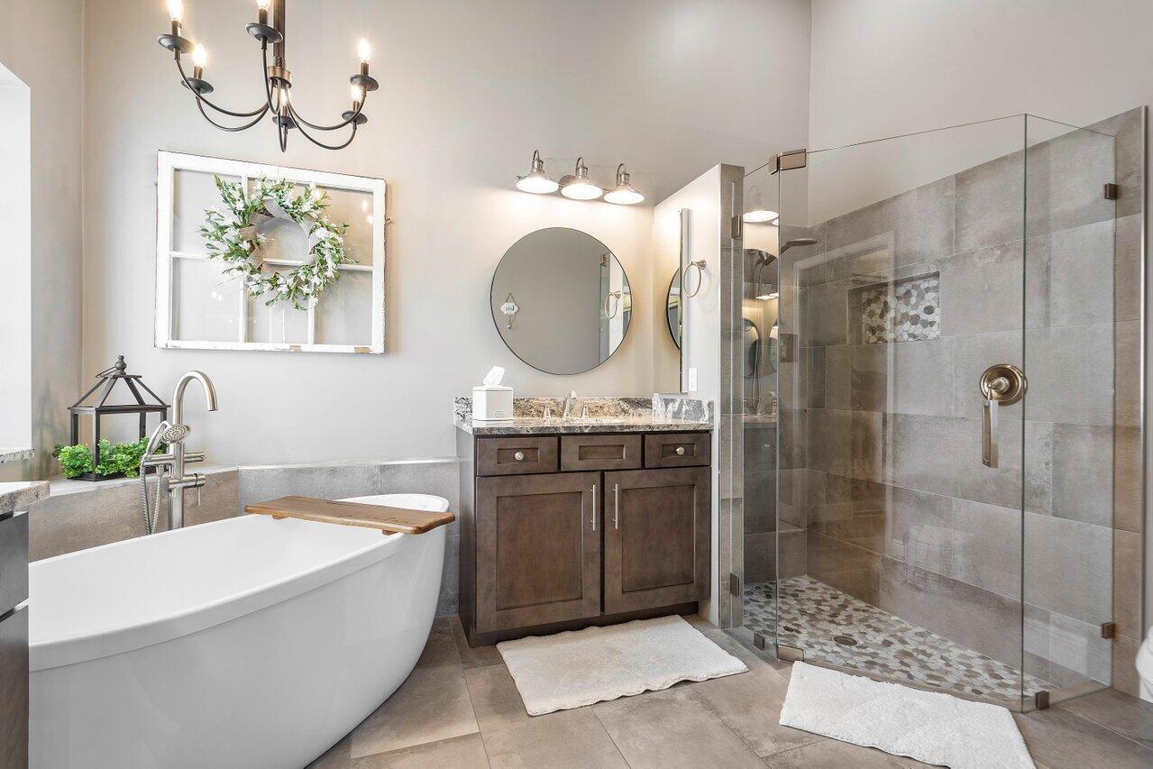 144 Saratoga Boulevard E