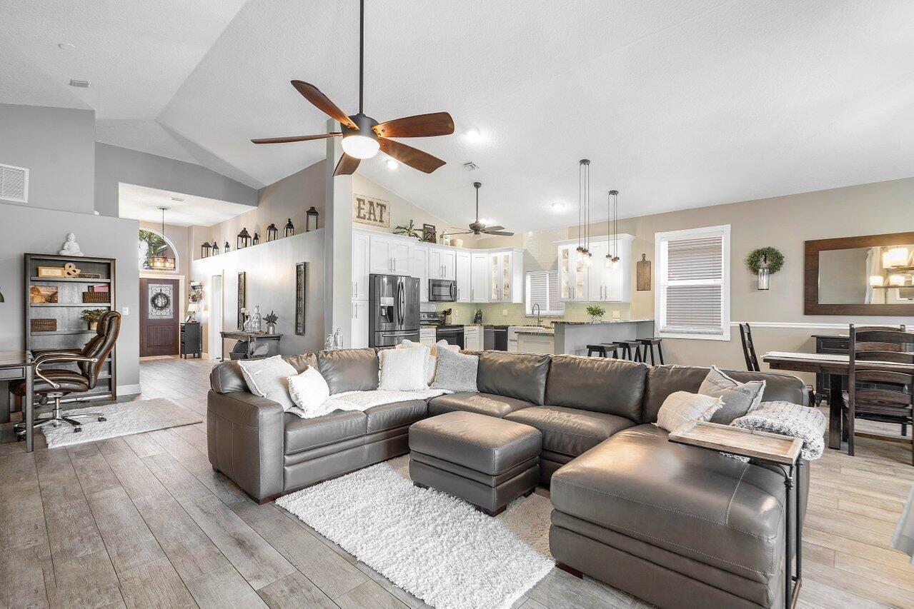 144 Saratoga Boulevard E