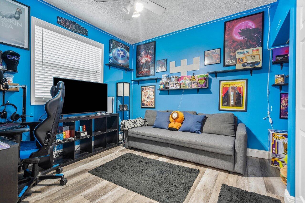 144 Saratoga Boulevard E