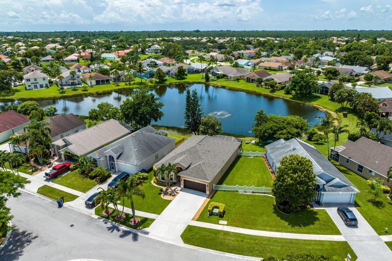 144 Saratoga Boulevard E