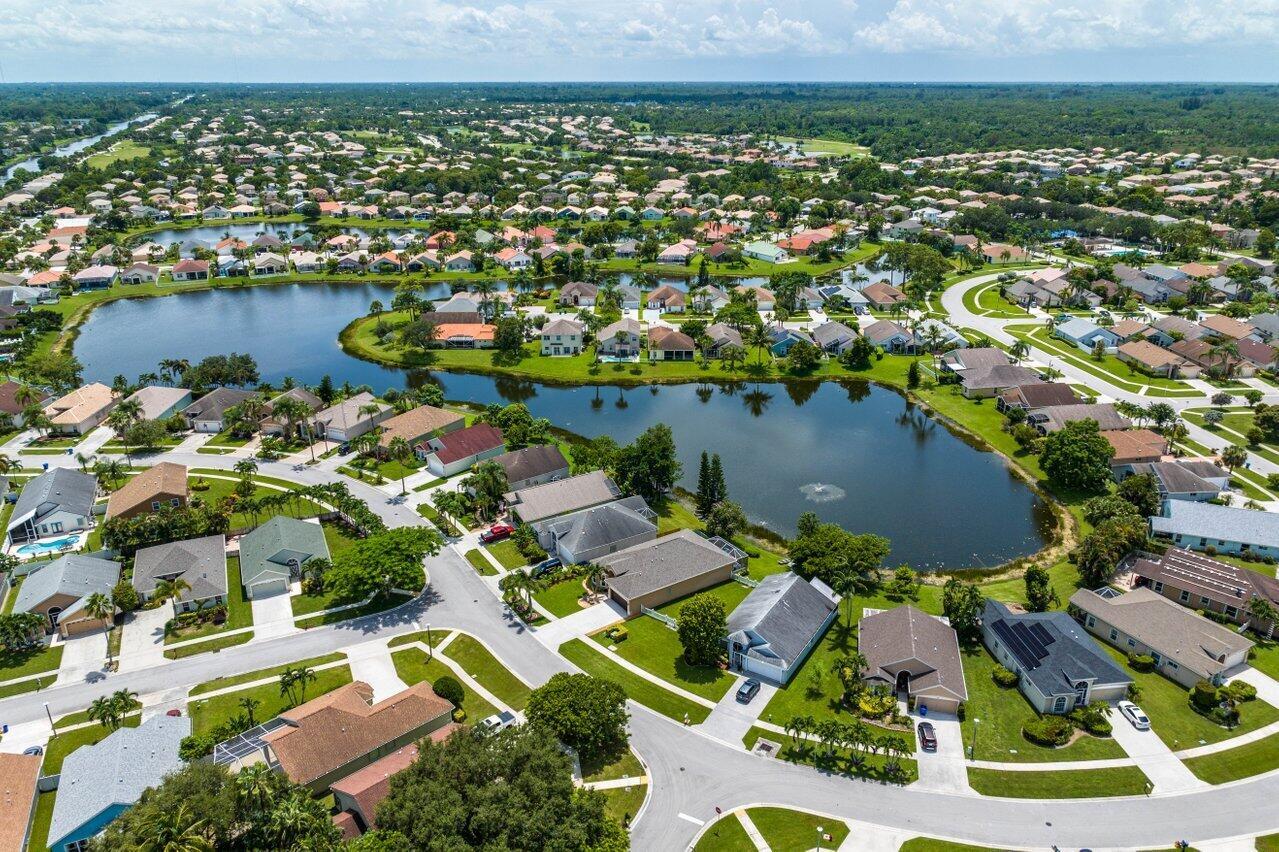 144 Saratoga Boulevard E