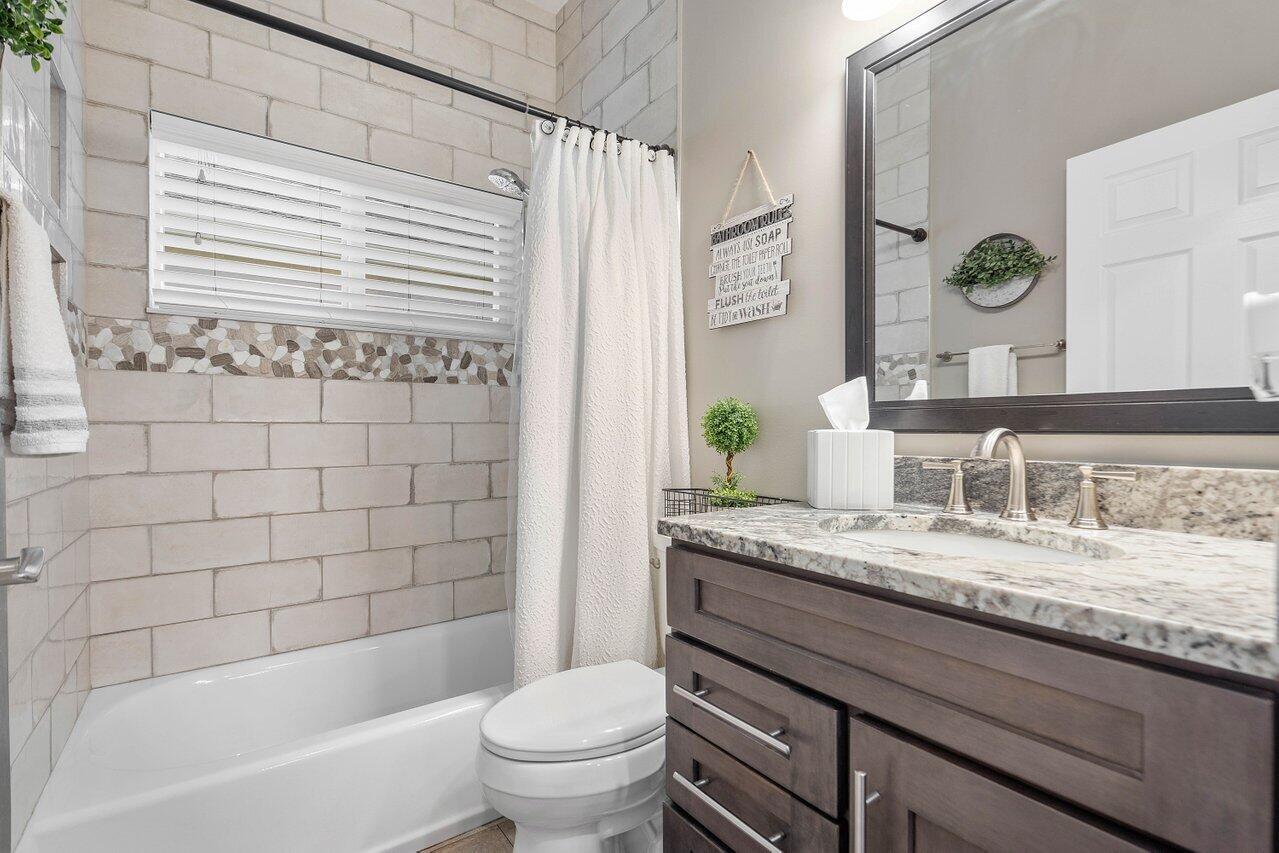 144 Saratoga Boulevard E