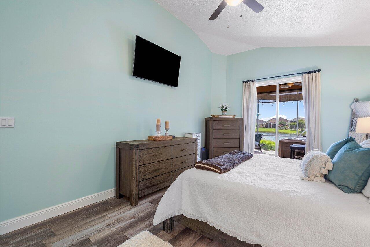 144 Saratoga Boulevard E