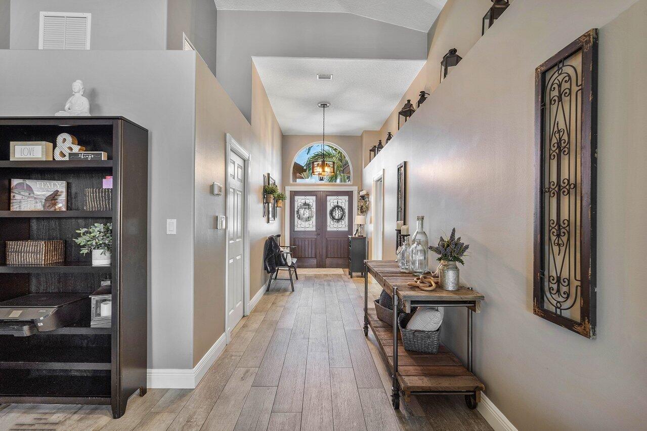 144 Saratoga Boulevard E