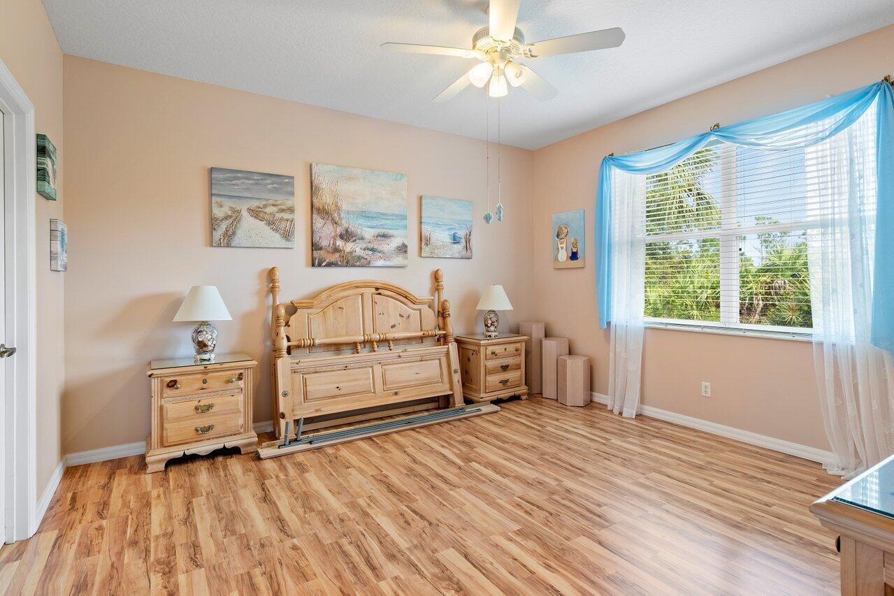 521 NW San Remo Circle