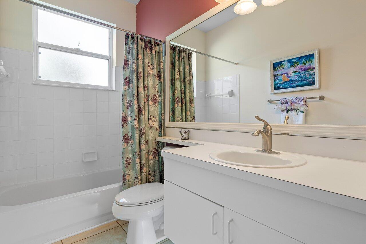 521 NW San Remo Circle