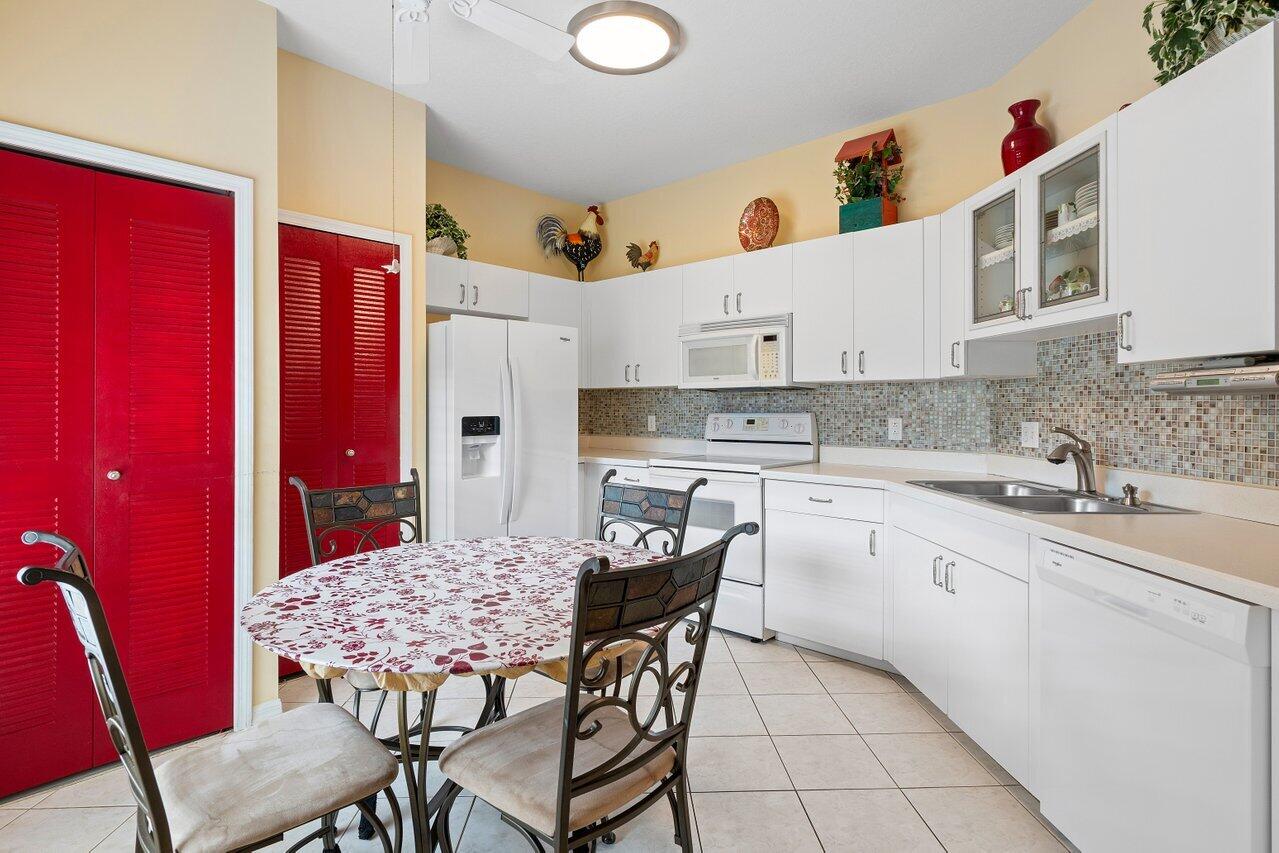 521 NW San Remo Circle