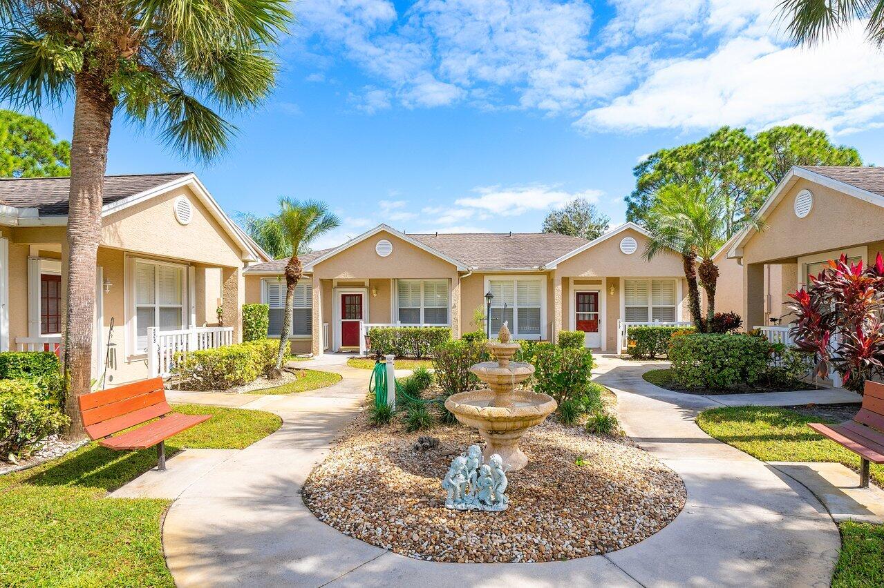 521 NW San Remo Circle